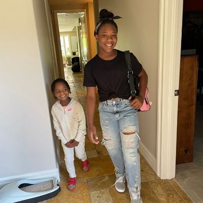 Mackenzie Henson with her younger sister, Ella Roberts.